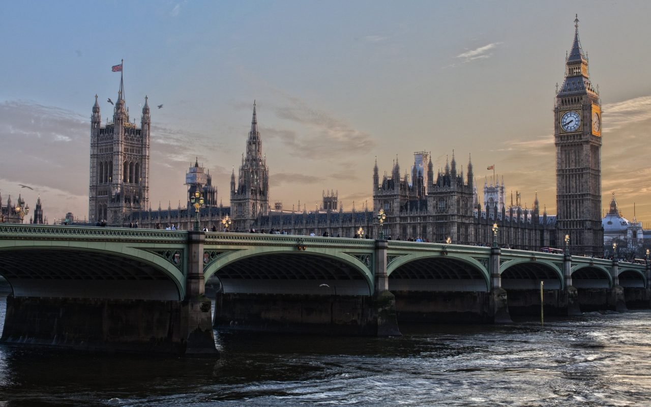 LONDON 3-min